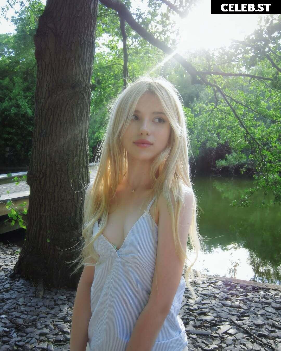 Kitty-Mae / kittymerritt Image 10331243