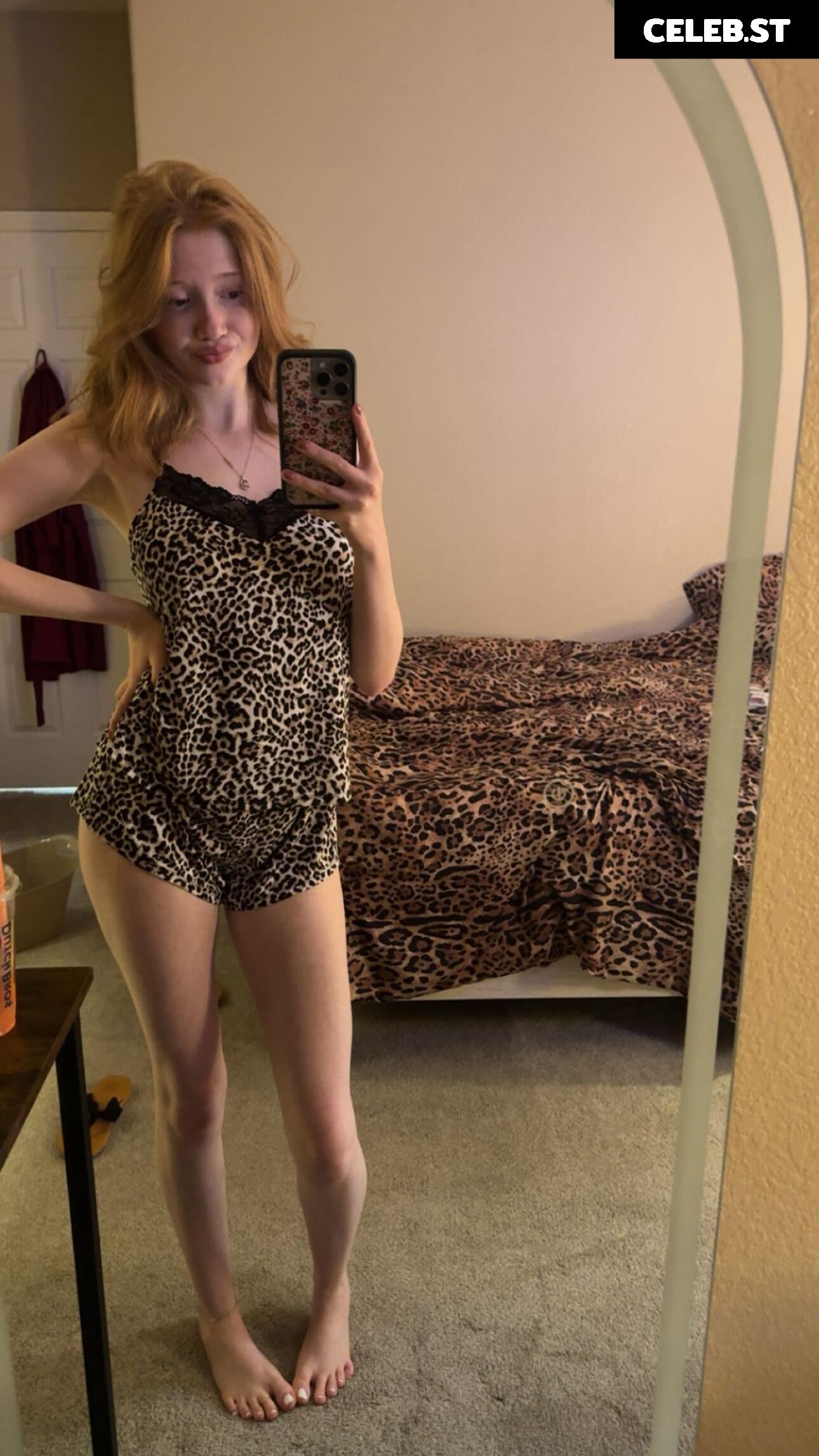 Makenna Kelly / Lifewithmak Image 10309176
