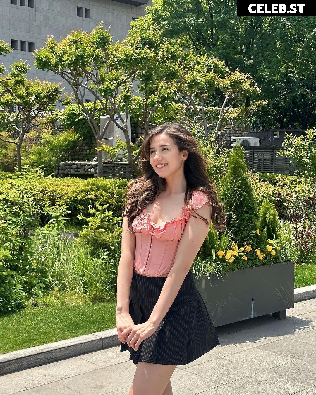 Pokimane Image 1021343