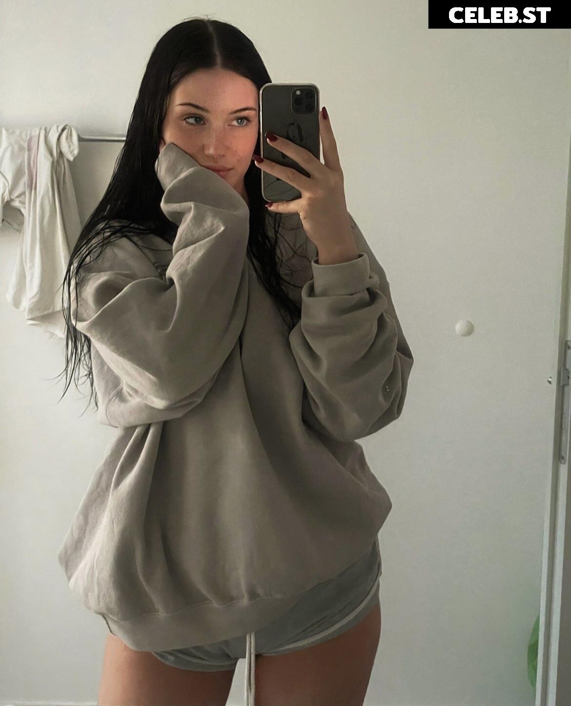 Faye.sxh Image 1020525