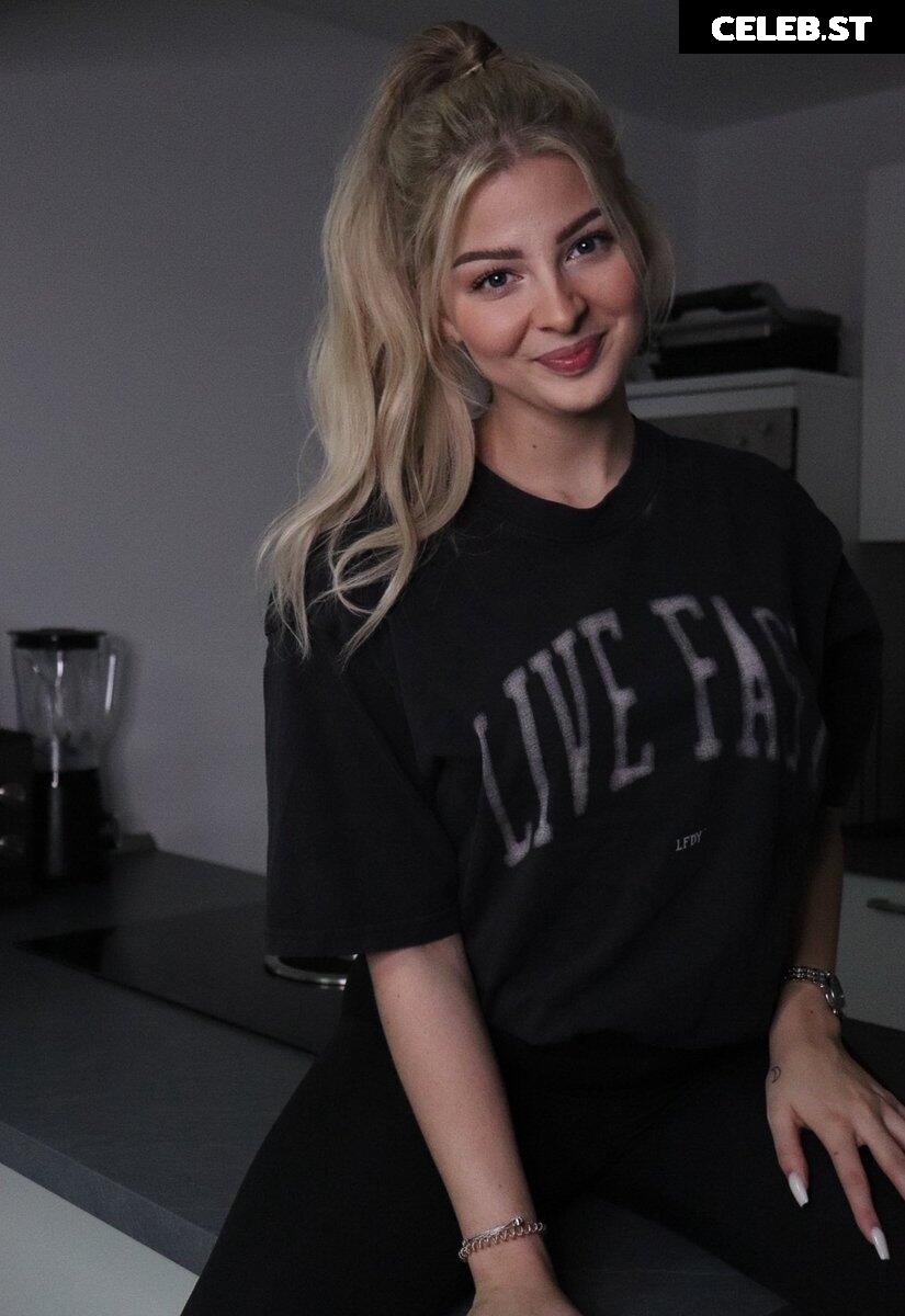 ASMR Janina Image 1028273