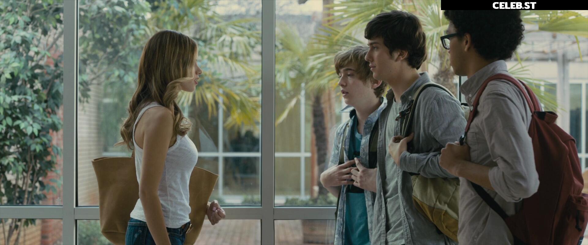 Halston Sage Image 10165766