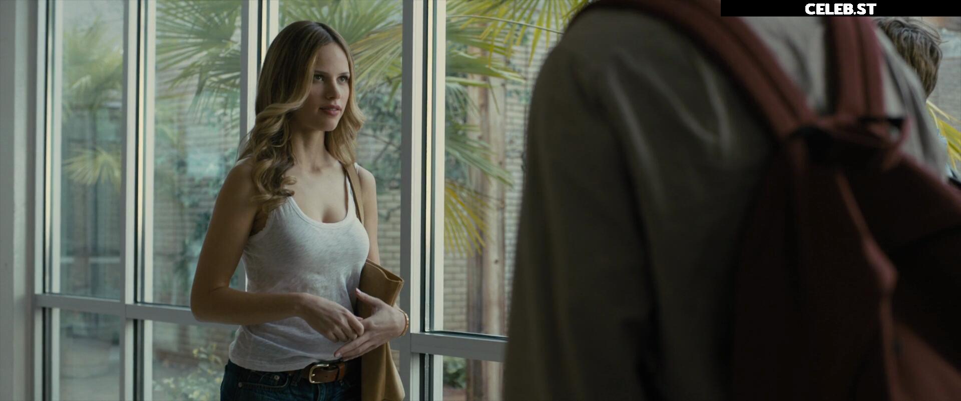 Halston Sage Image 10165764