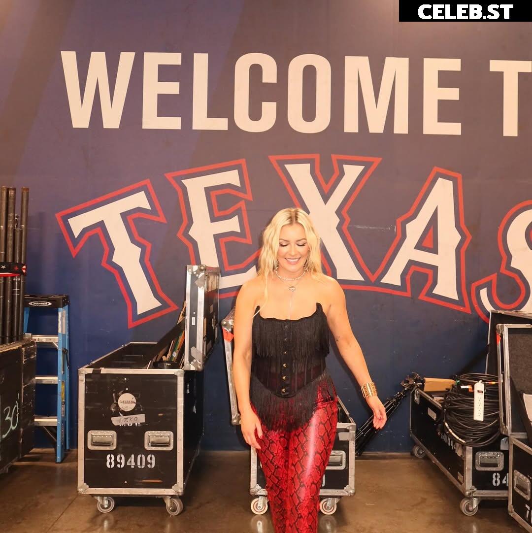 Renee Paquette Image 10166836