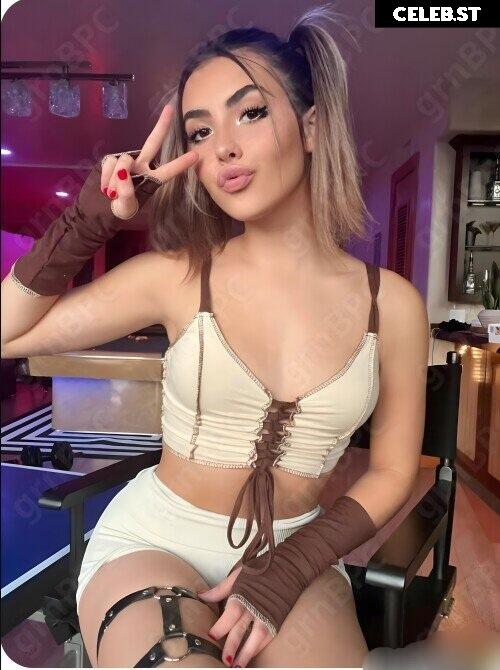 Andrea Botez Image 1017132