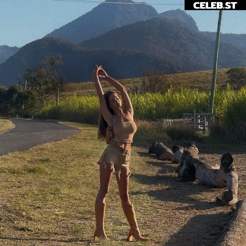 Chloe Campbell Image 10172851