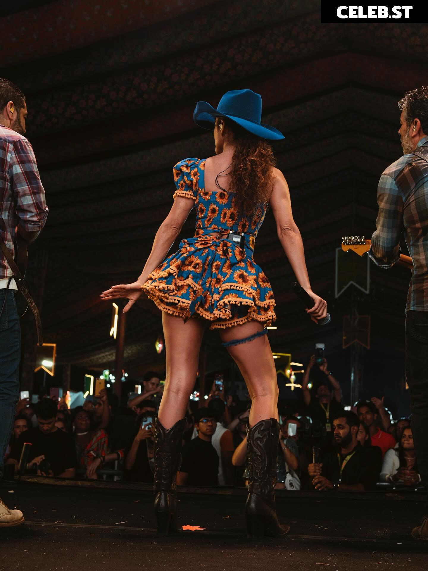 Paula Fernandes Image 10125814