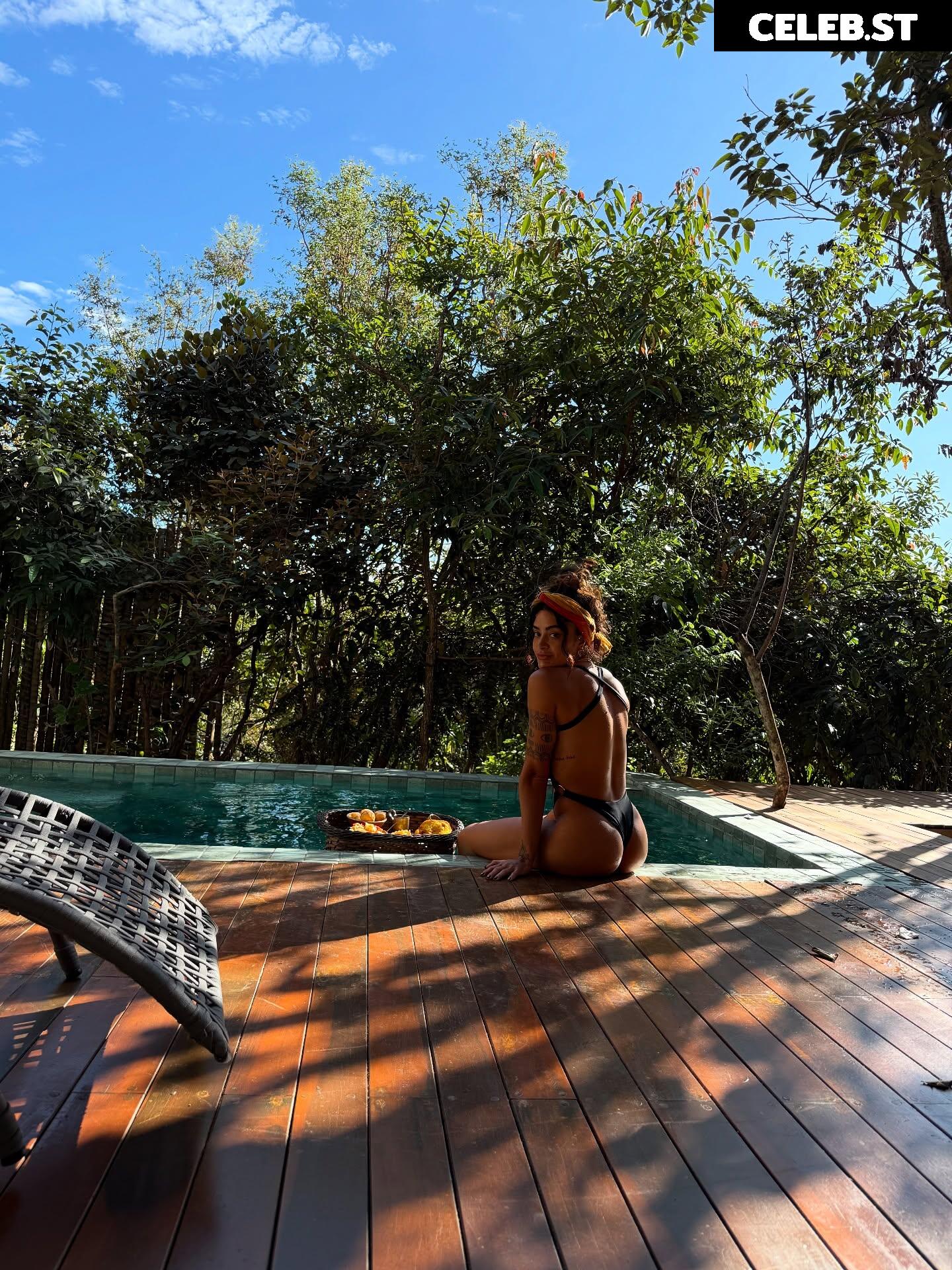 Aline Riscado Image 10121599