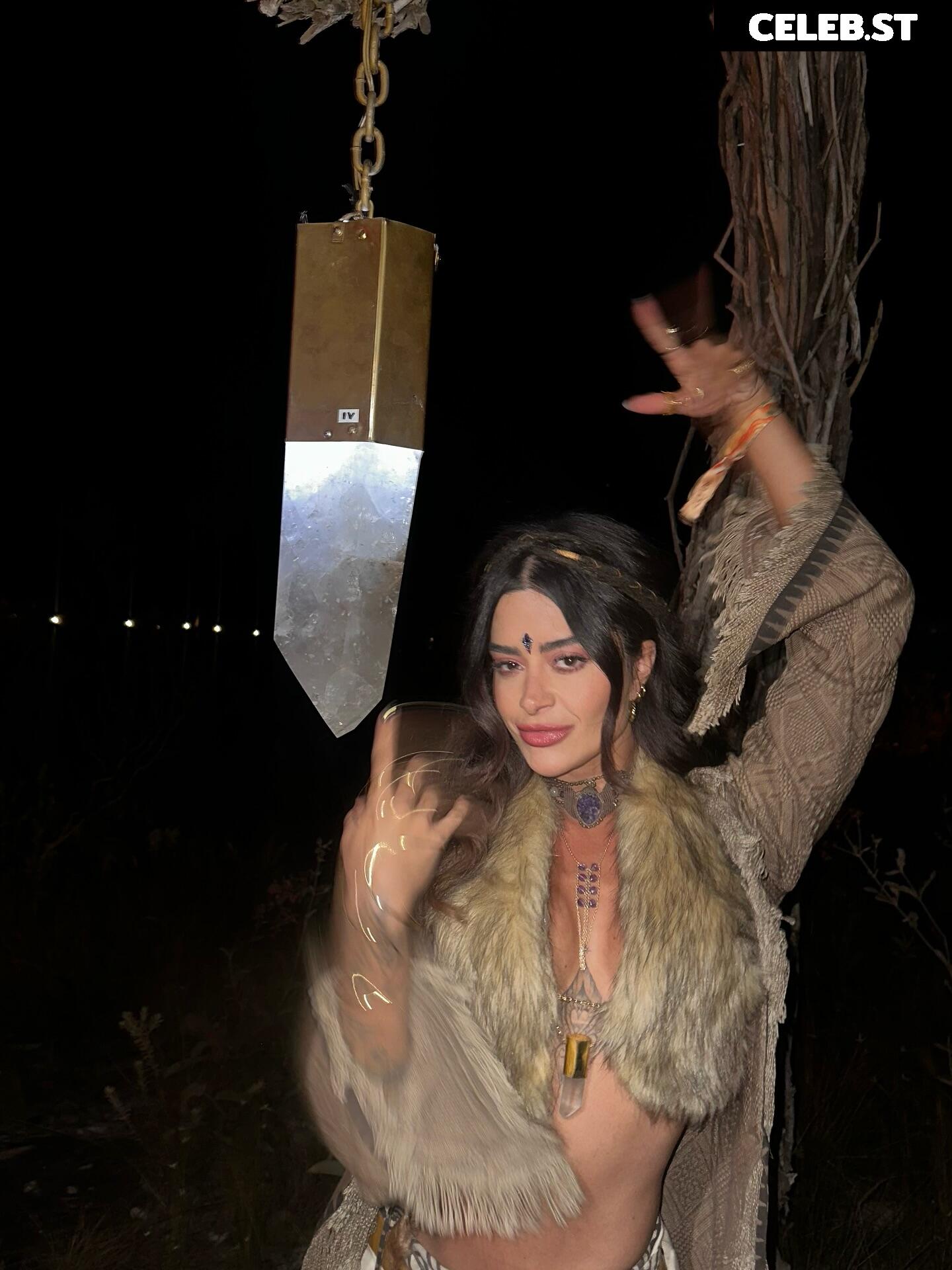 Aline Riscado Image 10121610