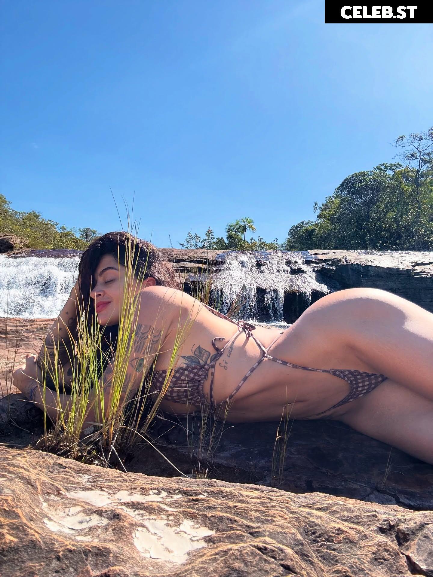 Aline Riscado Image 10121601