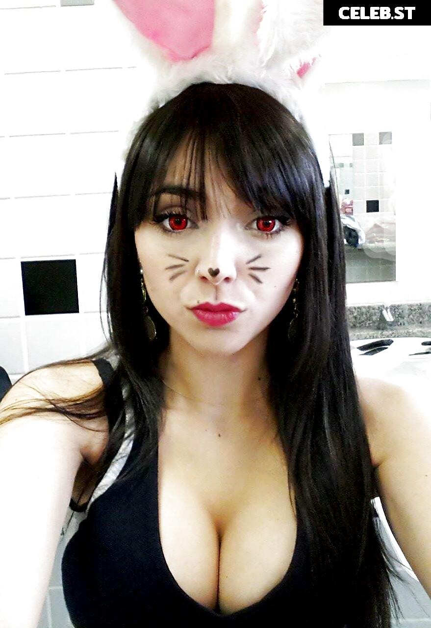 Nyvi Estephan Image 10120791