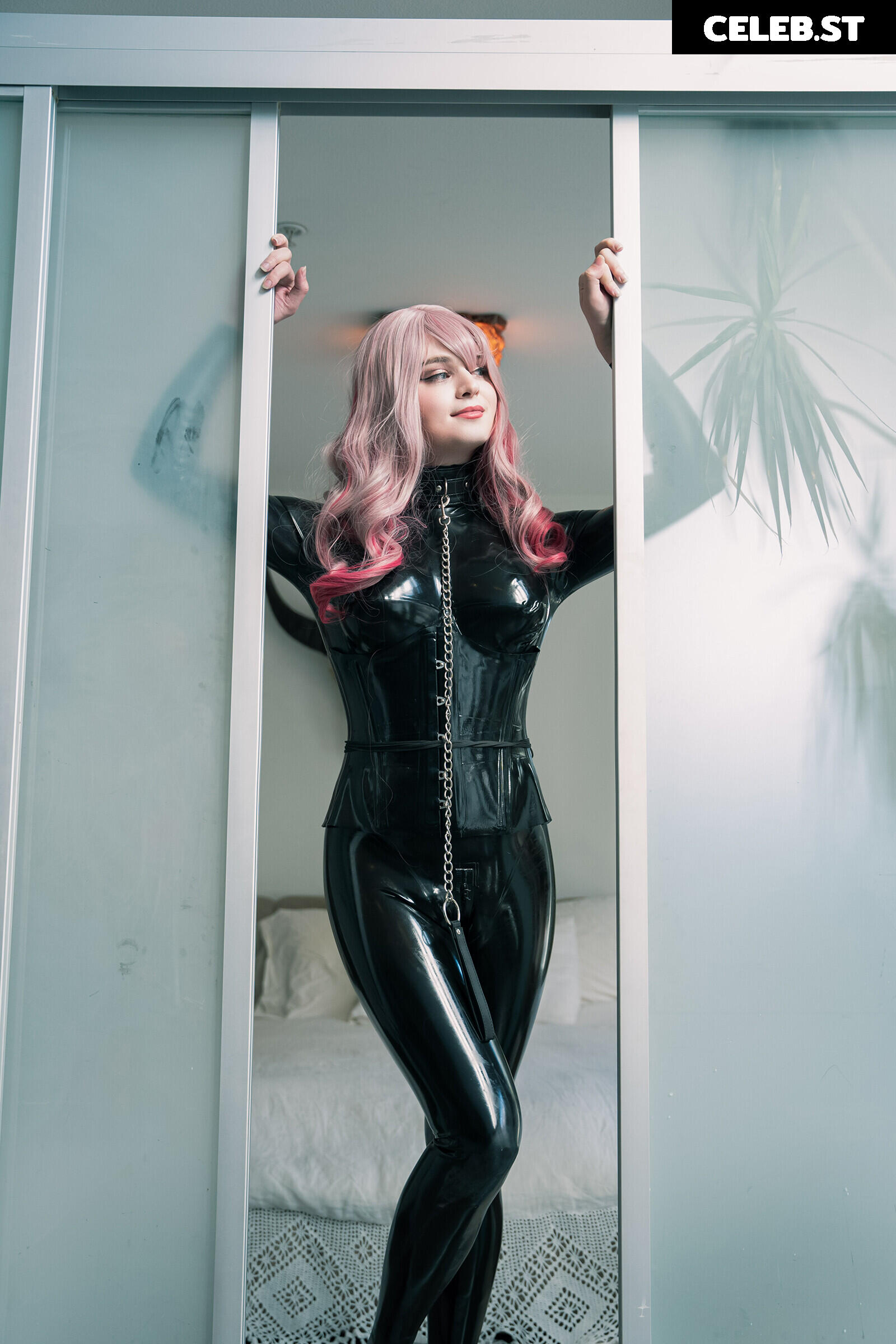 Sneaky Image 10106905