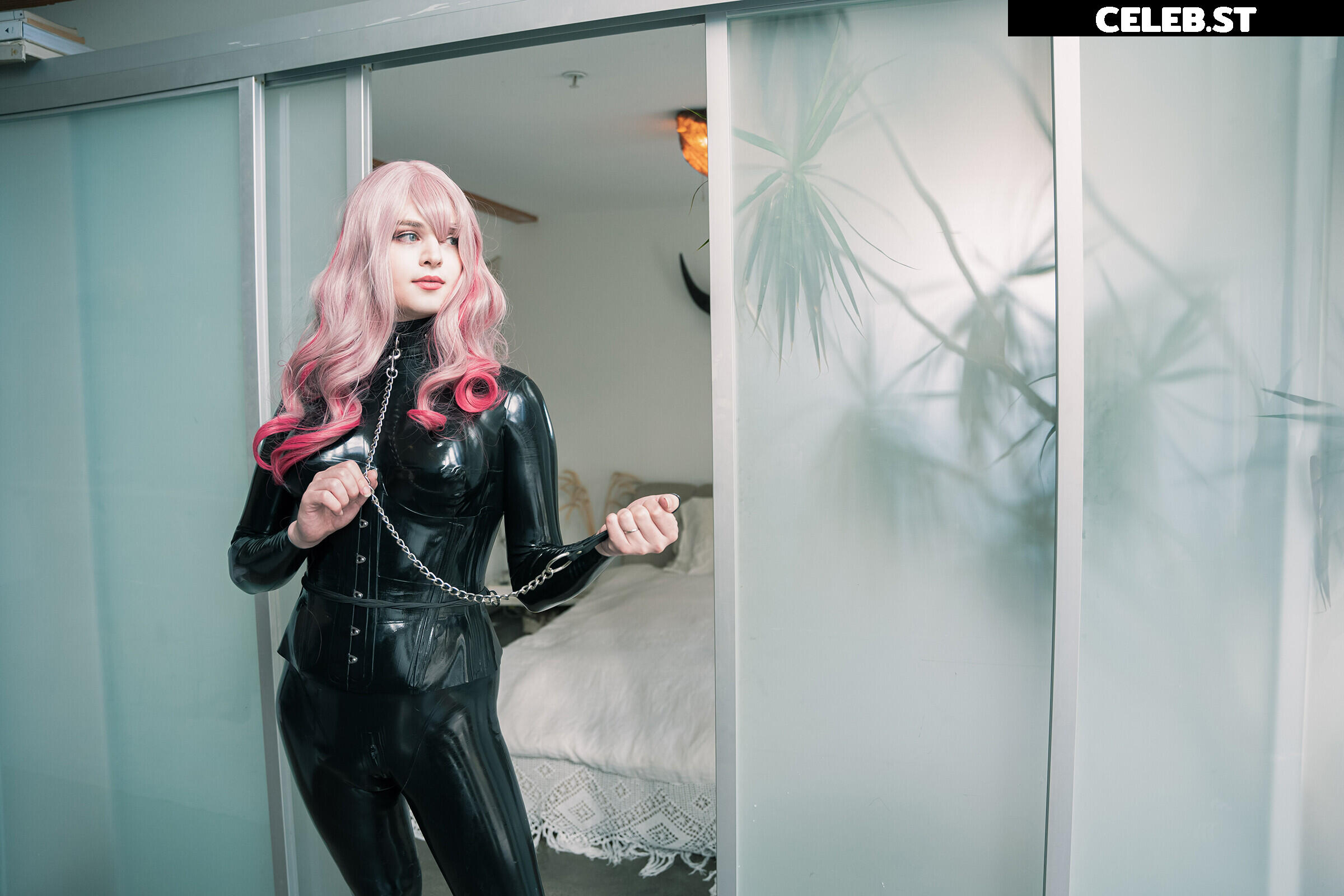 Sneaky Image 10106904