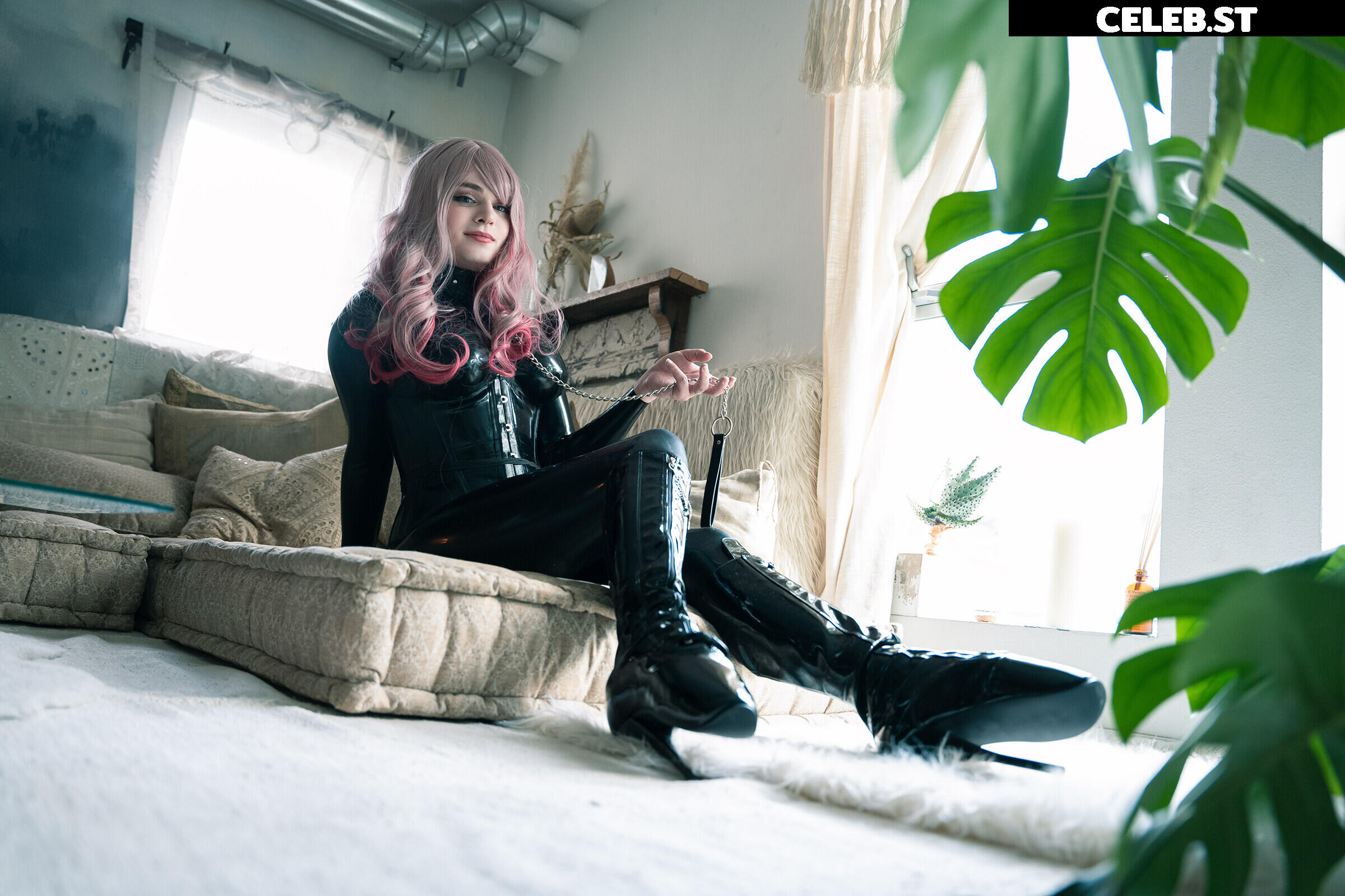 Sneaky Image 10106897