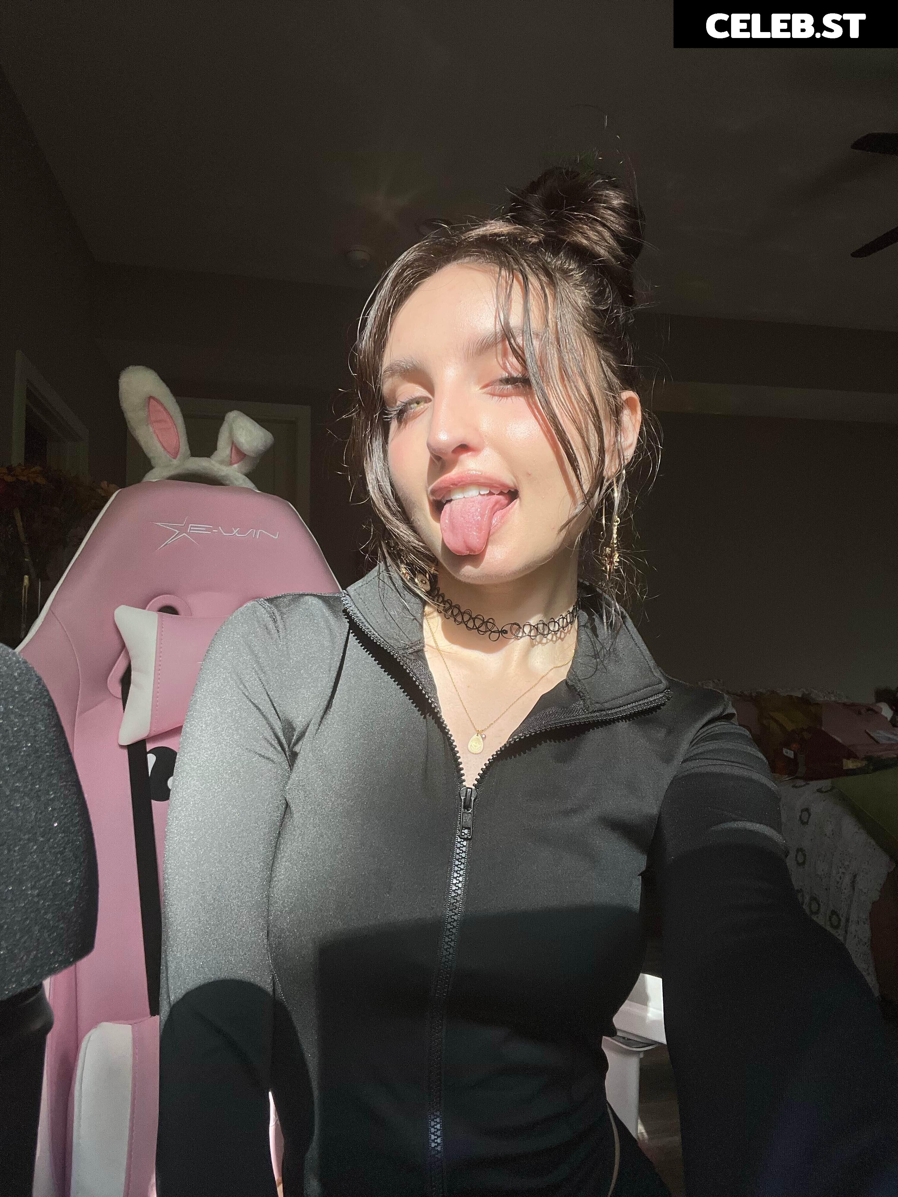 beebee ASMR Image 10197820