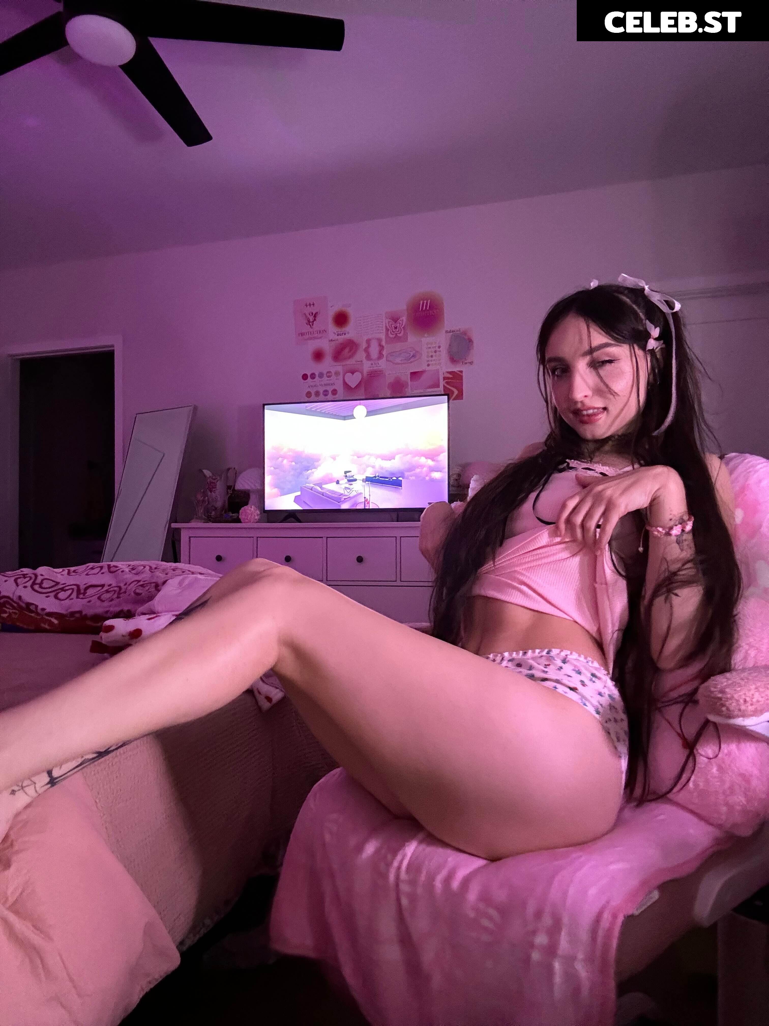 beebee ASMR Image 10197782