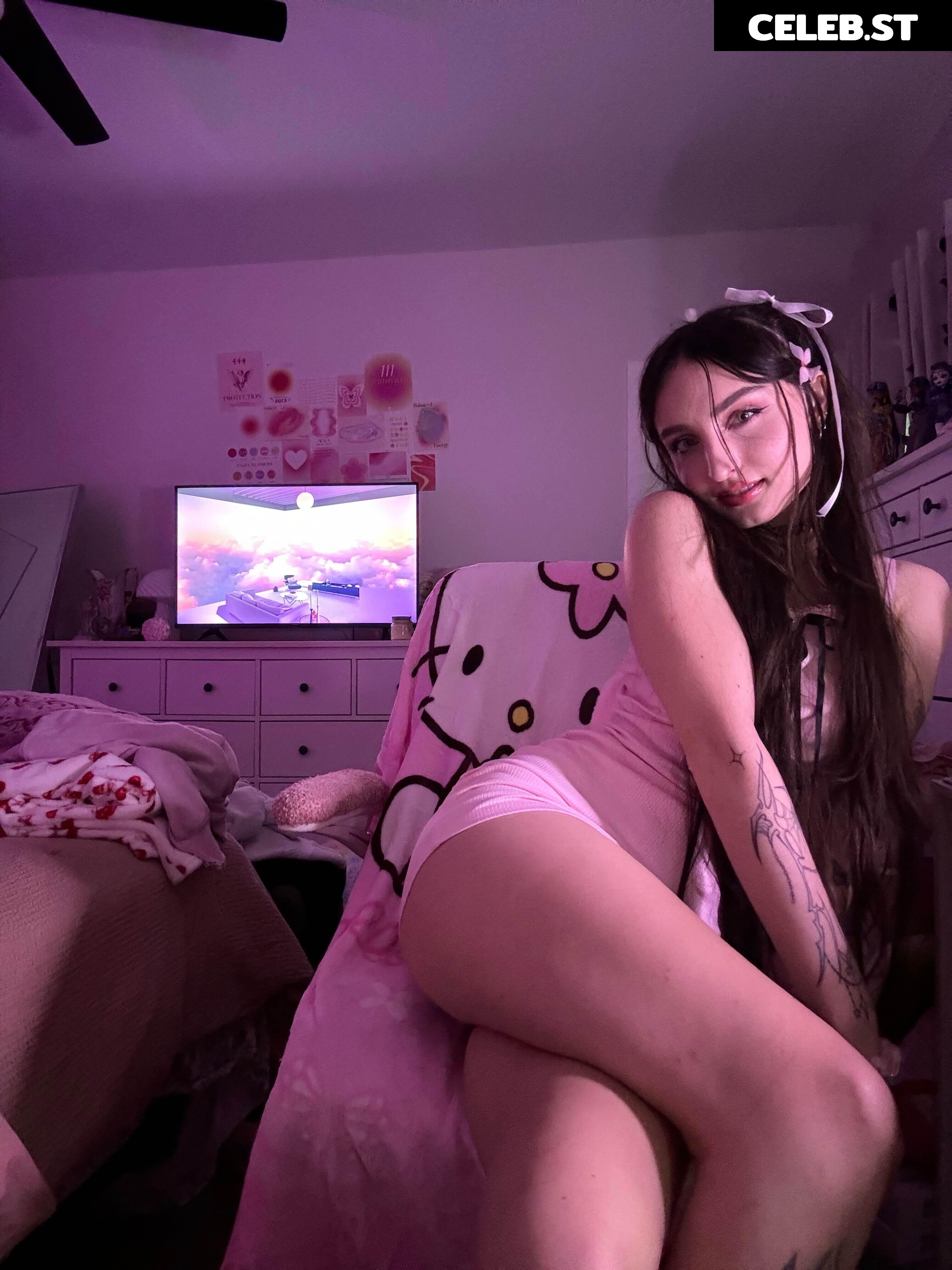 beebee ASMR Image 10197785