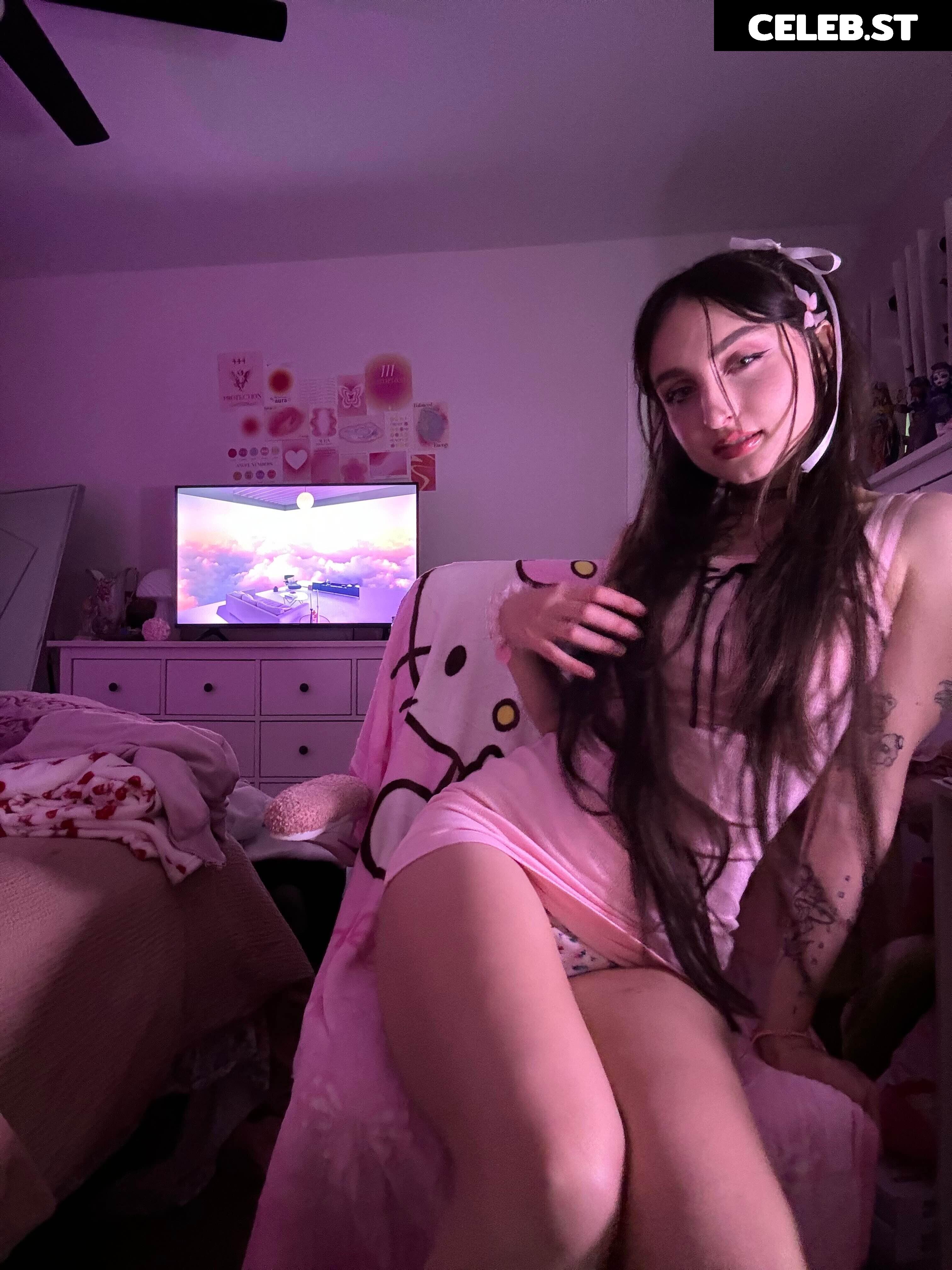 beebee ASMR Image 10197770