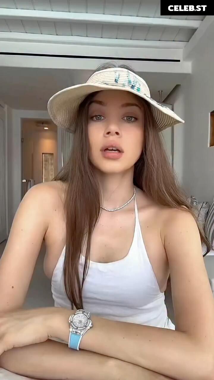 Xenia Tchoumi Image 10071831