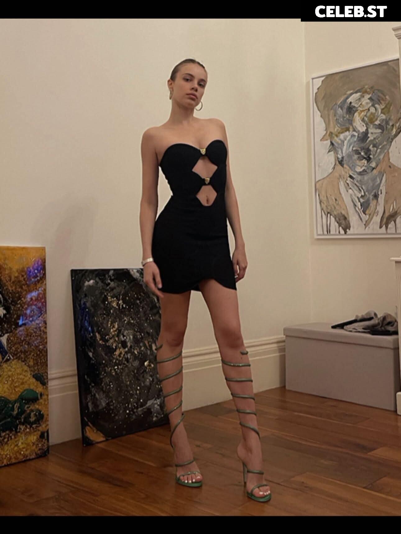 Xenia Tchoumi Image 10071851