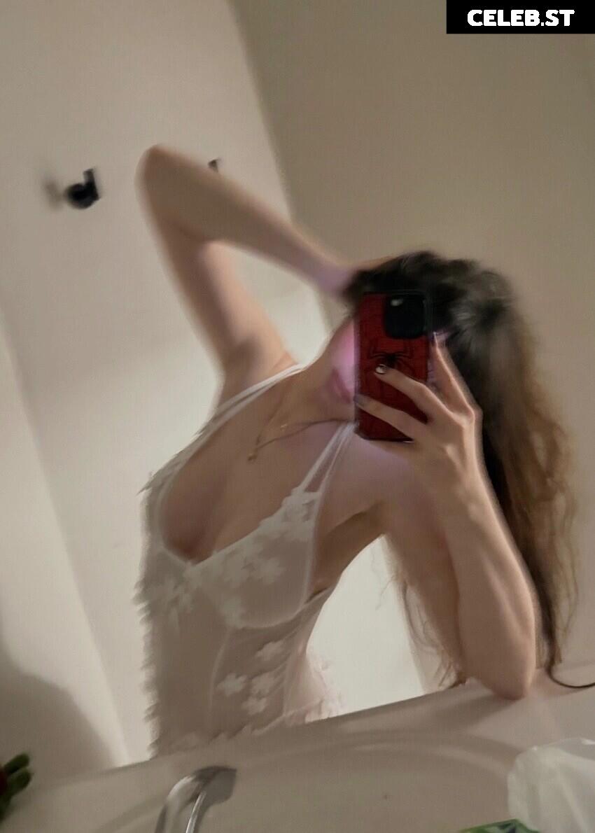 Liv @littlelivbug Image 10071220