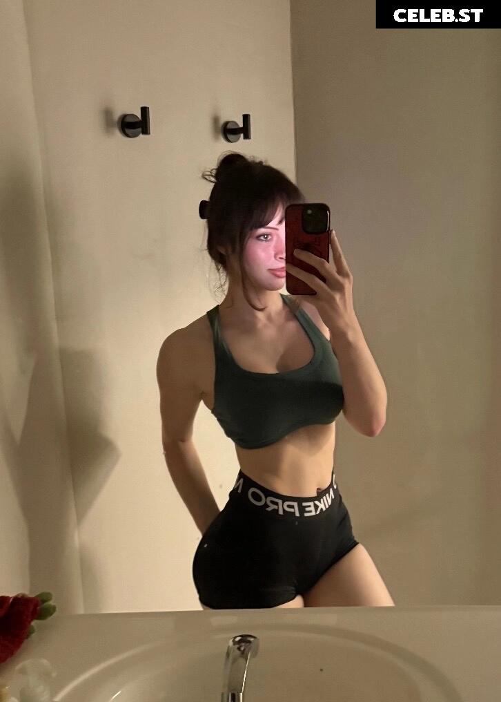 Liv @littlelivbug Image 10071215