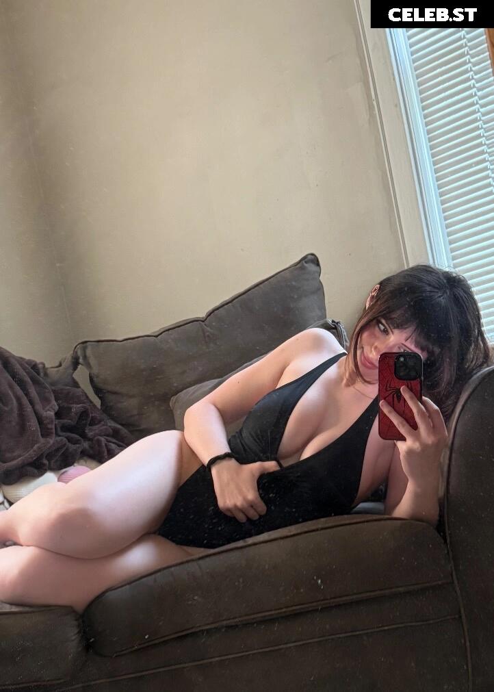 Liv @littlelivbug Image 10071207