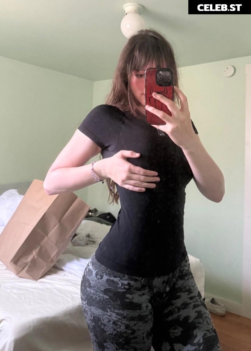 Liv @littlelivbug Image 10071234