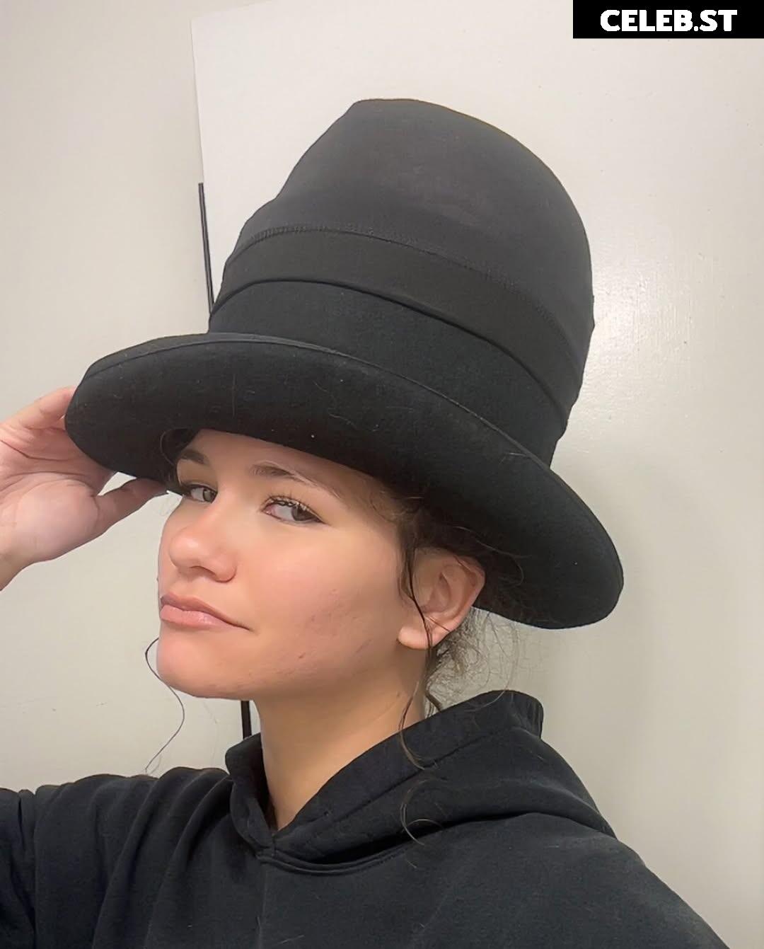 ciggybae / homeskilla_whitnit / Zendaya lookalike Image 10070944