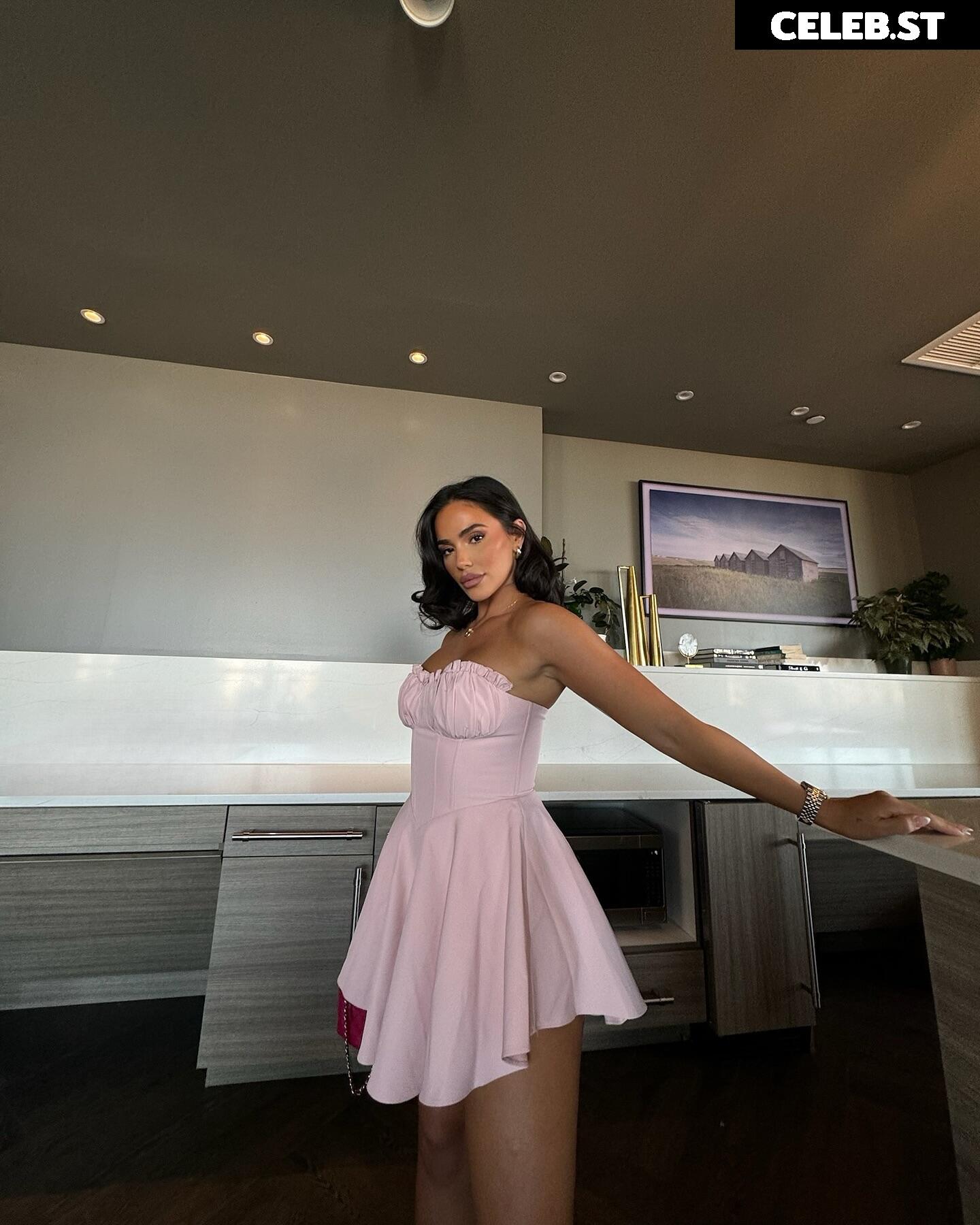 Giuliana Ava Image 10079216