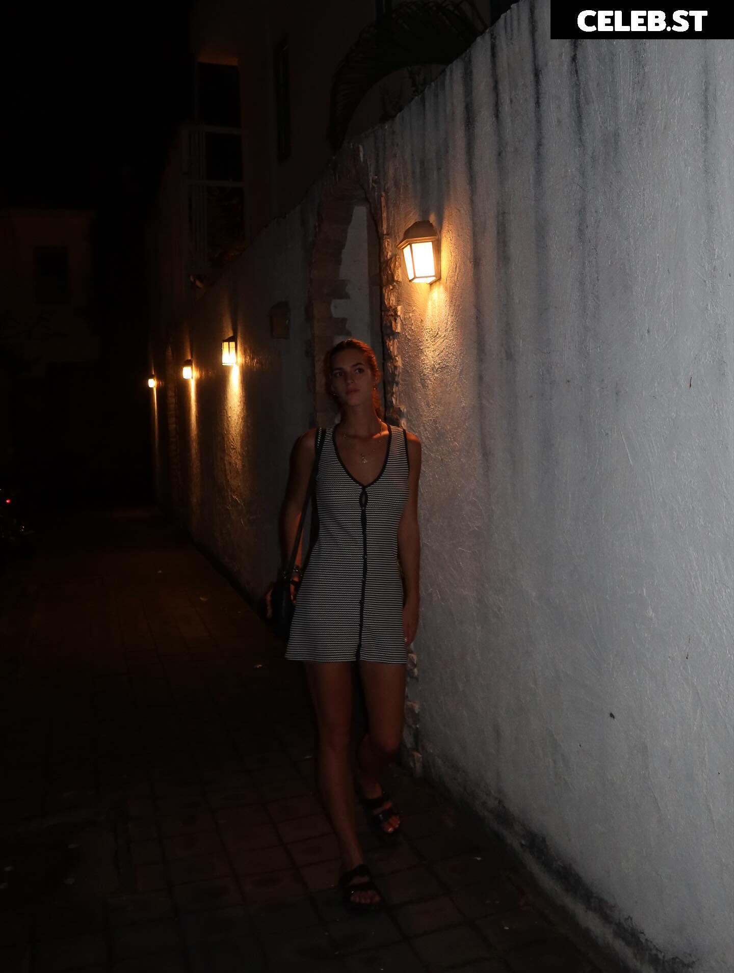 Emily Feld - emily.feld Image 10018327