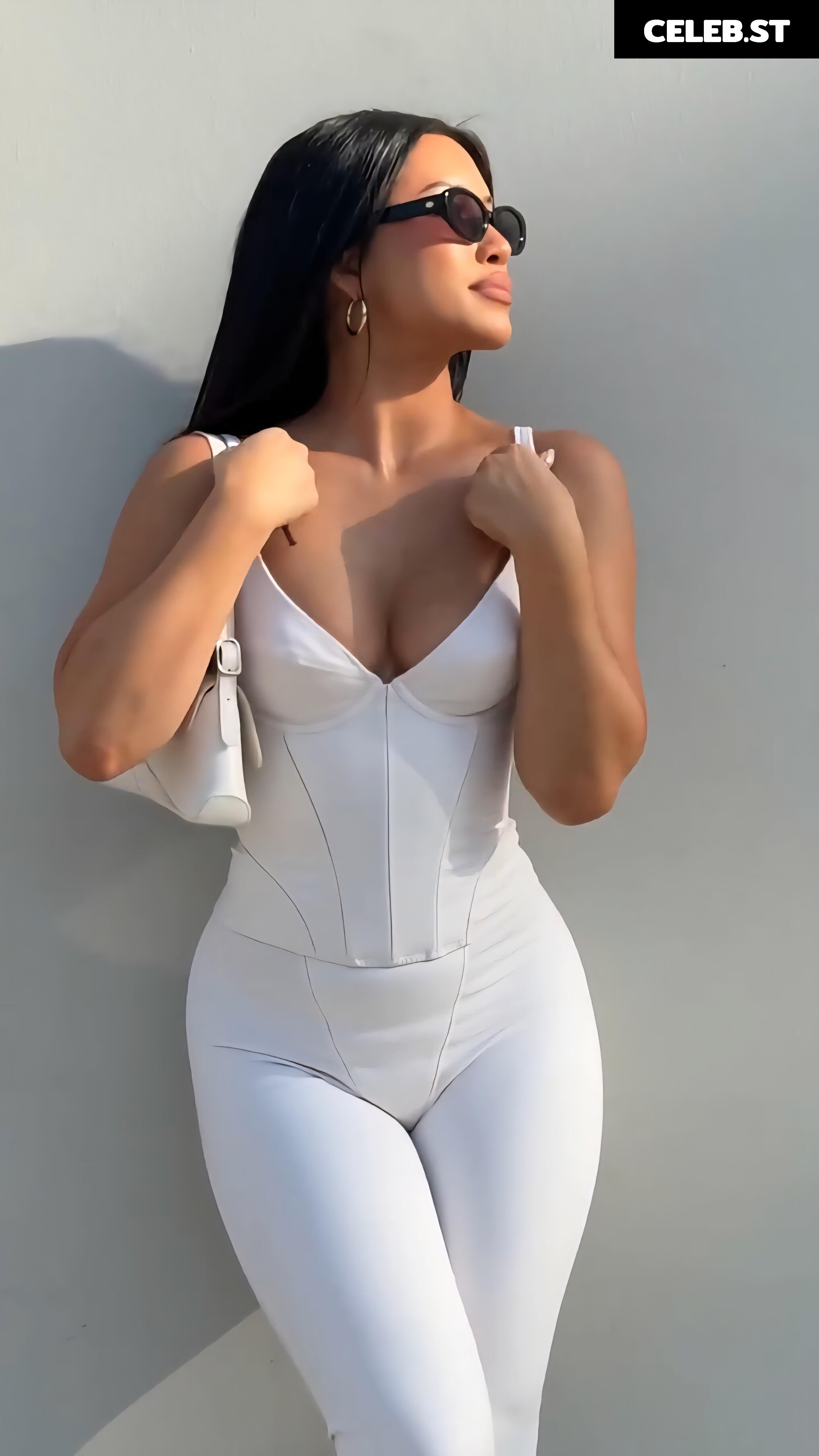 Julia Kelly Image 10015019