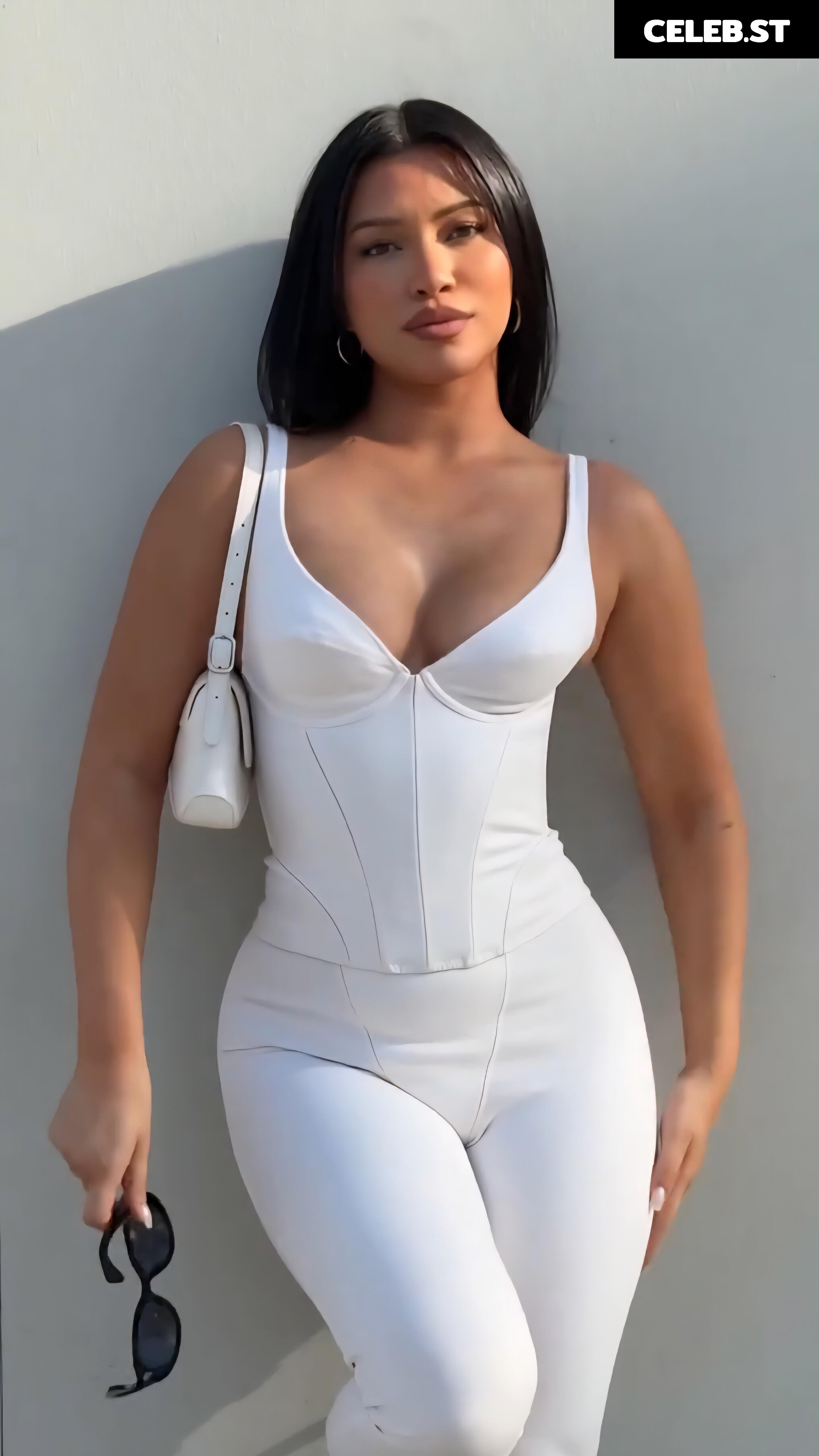 Julia Kelly Image 10015018