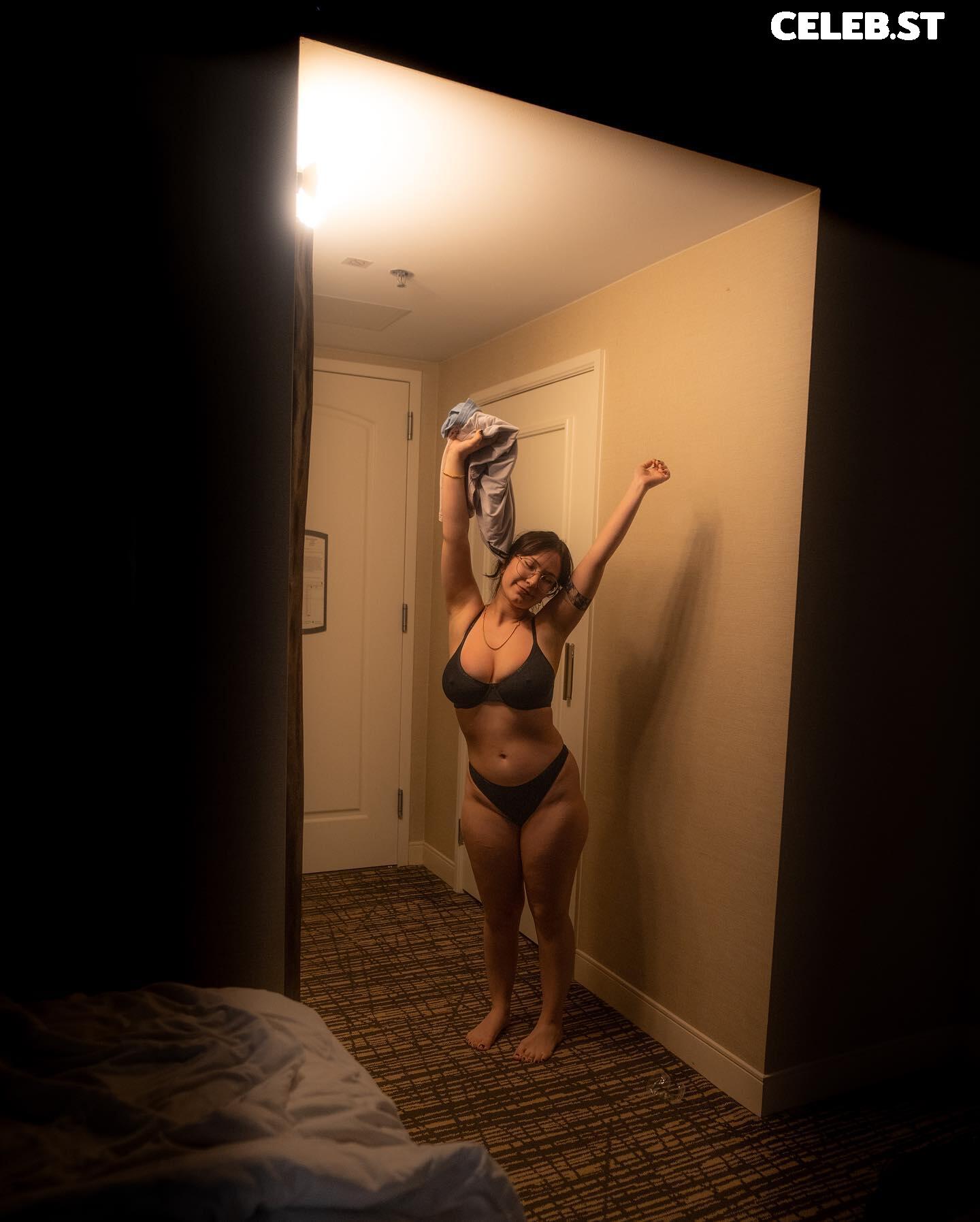 bigtittygothegg / goth__egg / goth.egg / Lee Lee Image 10014485