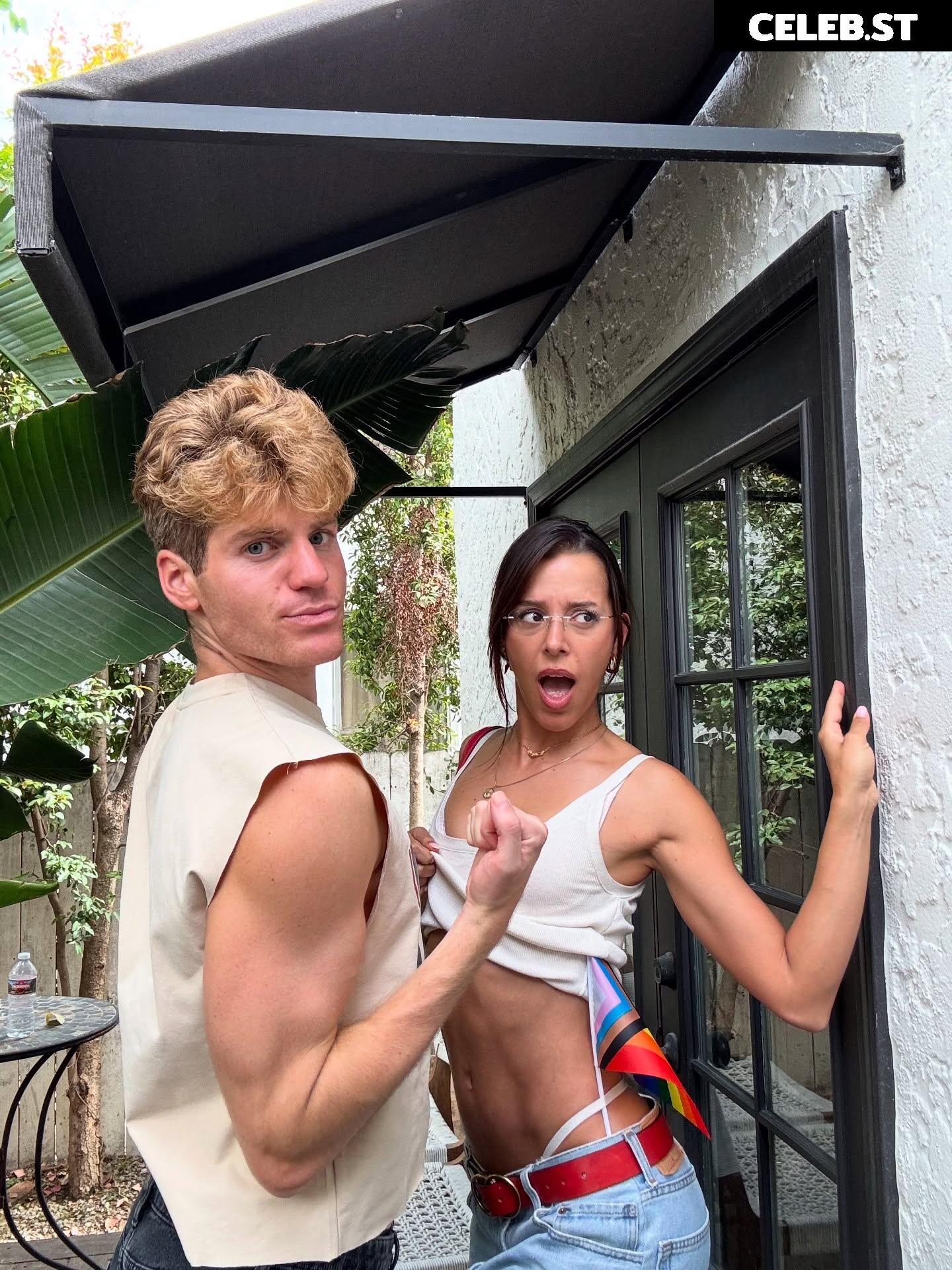 Izzybizzyspider | FBE React Girl Image 10017439