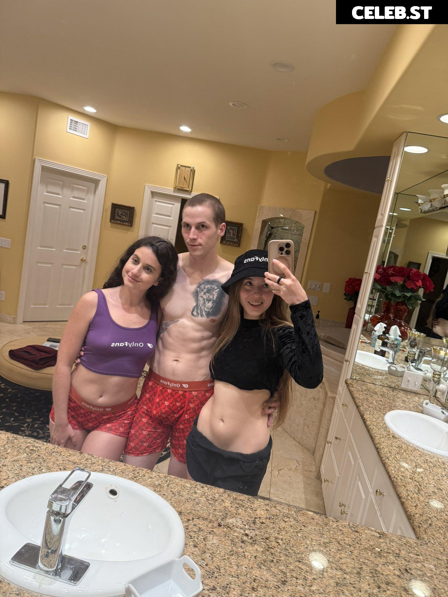 Curious_Hour / mirrajean Image 10017783