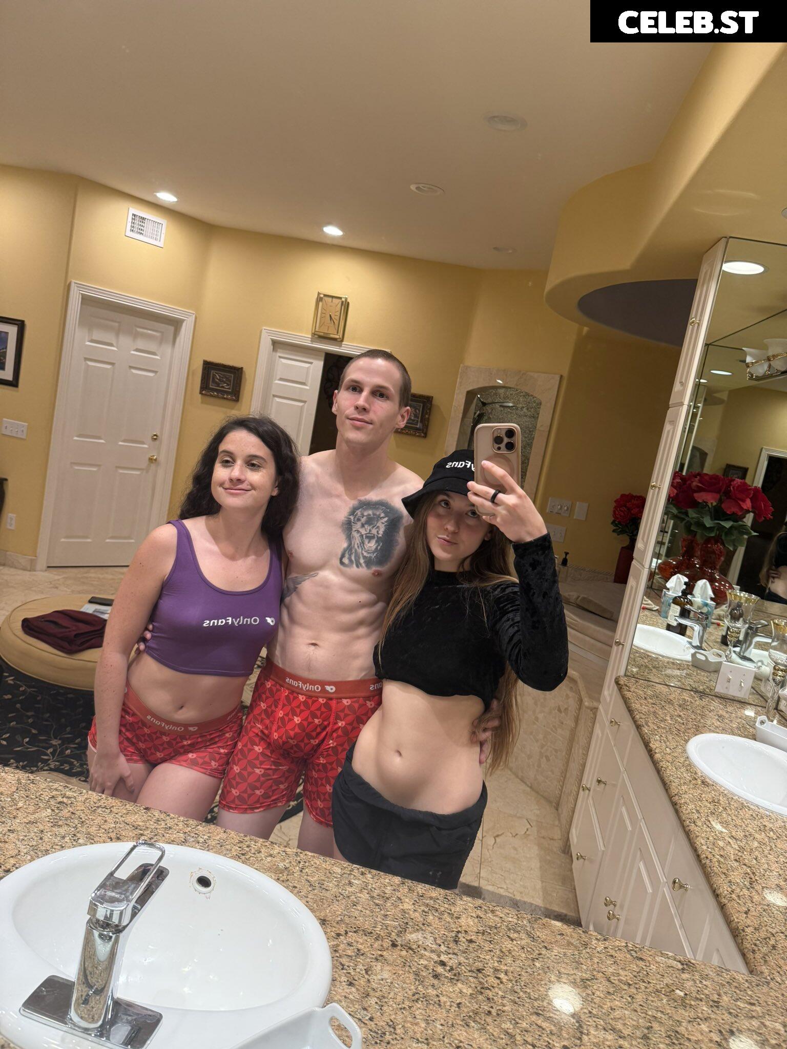 Curious_Hour / mirrajean Image 10017782