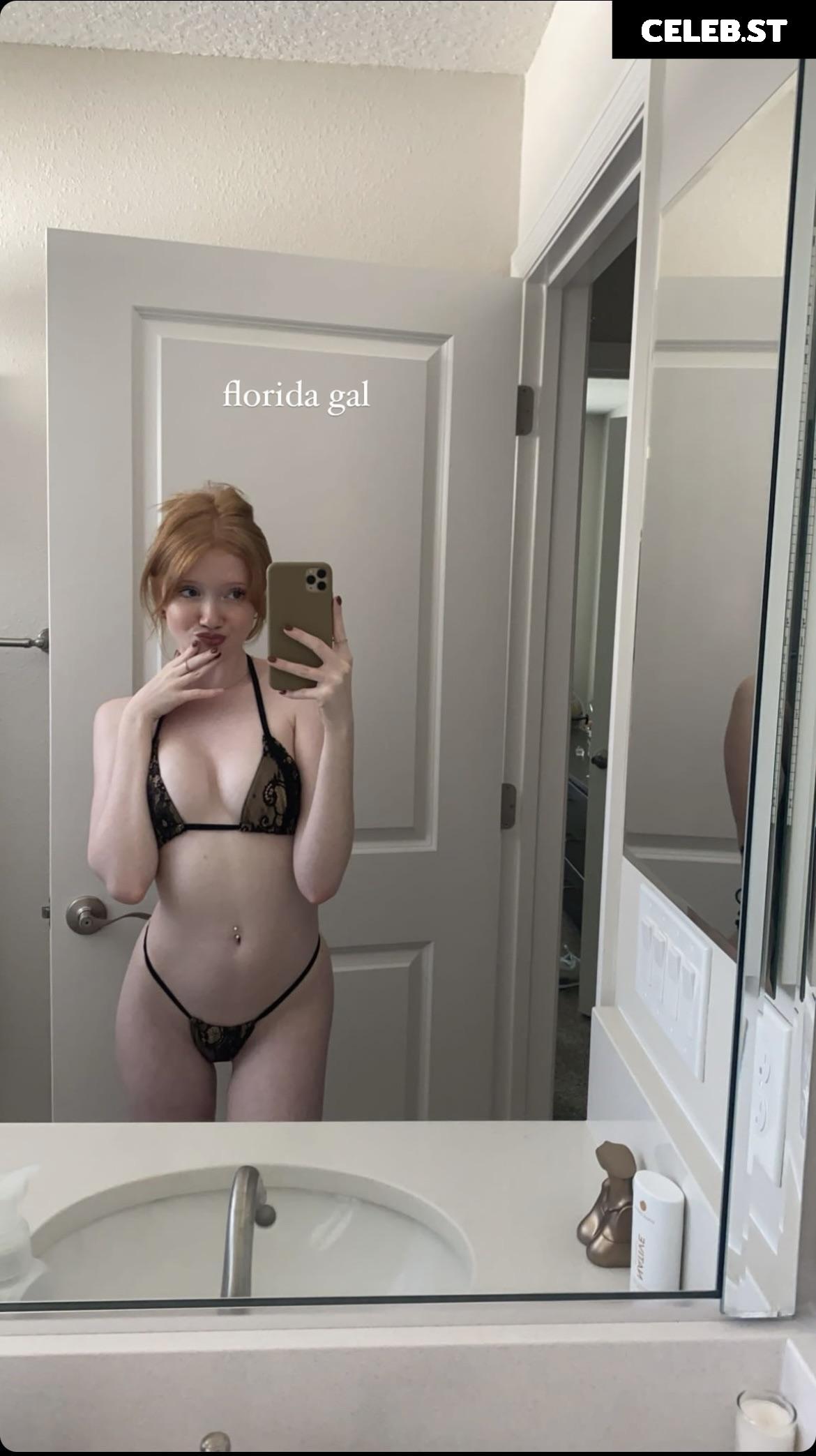 Makenna Kelly / Lifewithmak Image 10012752