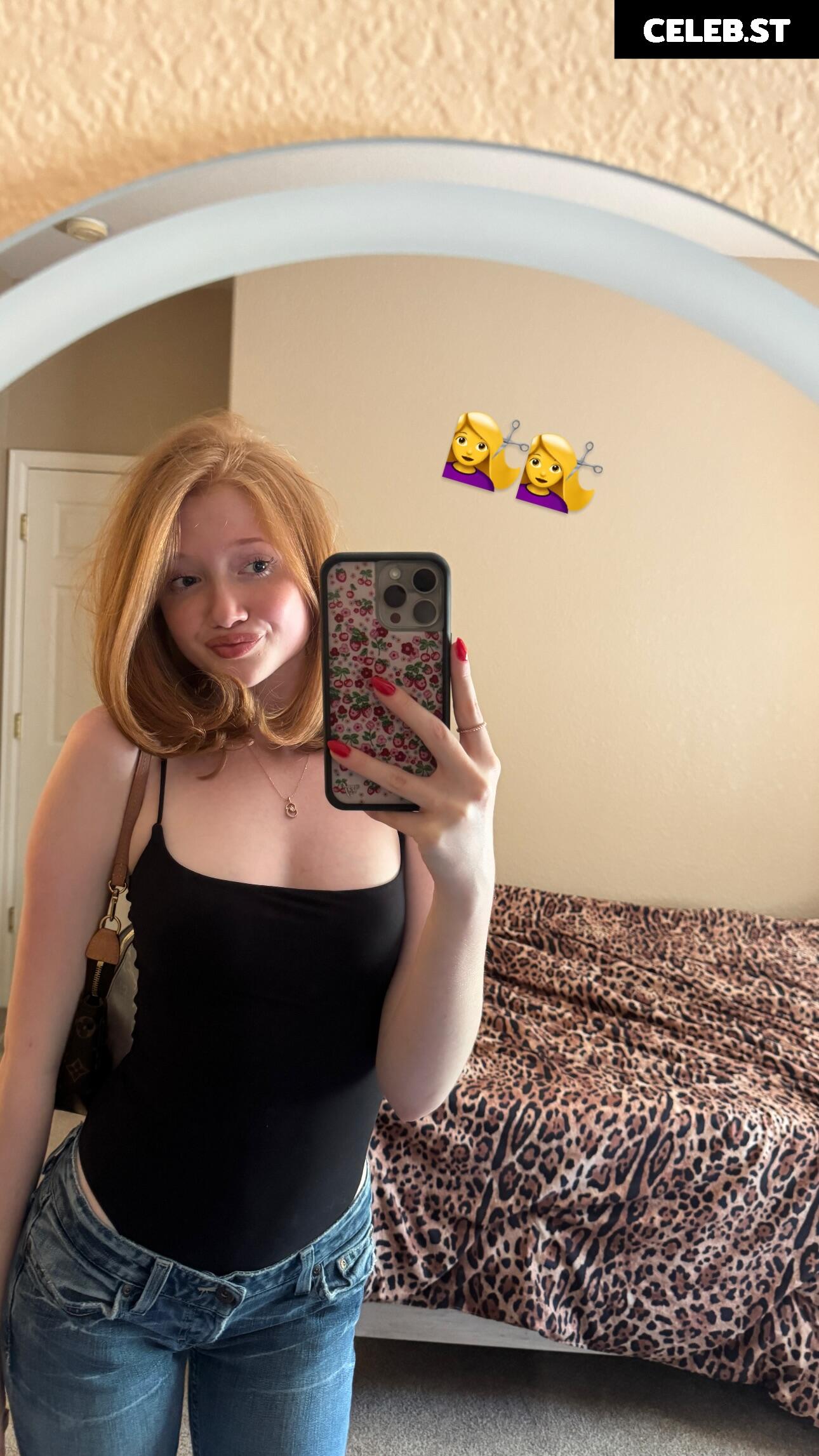 Makenna Kelly / Lifewithmak Image 10012748