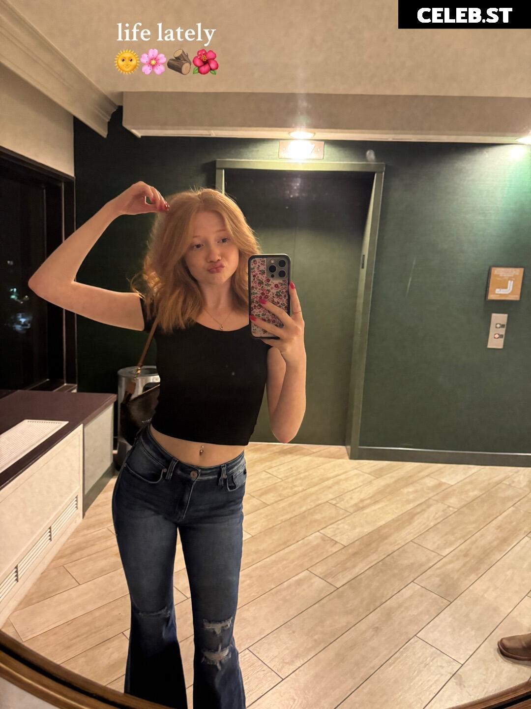 Makenna Kelly / Lifewithmak Image 10012772