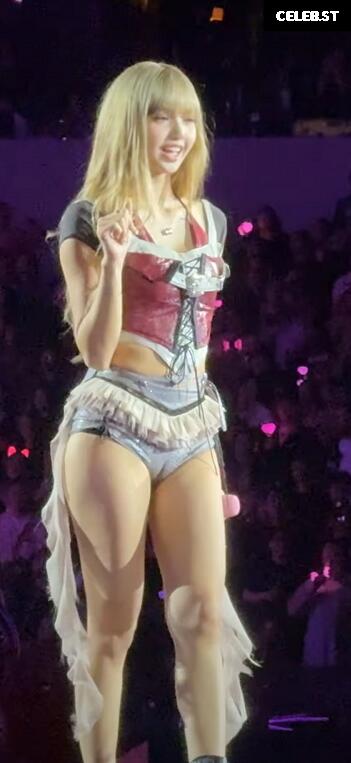 Lisa | BLΛƆKPIИK (Blackpink) Image 10025590