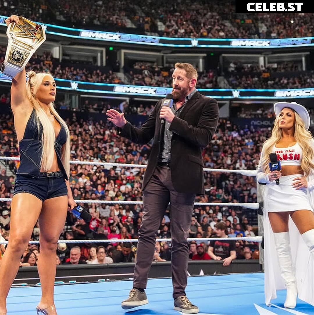 WWE Trish Stratus Image 10025765