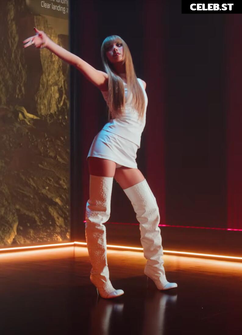 Lisa | BLΛƆKPIИK (Blackpink) Image 10025028