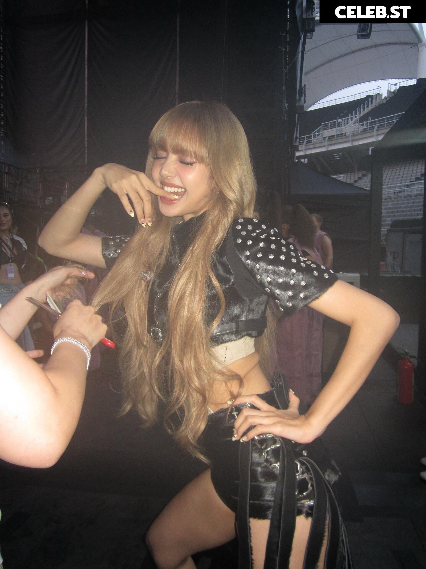 Lisa | BLΛƆKPIИK (Blackpink) Image 10025303