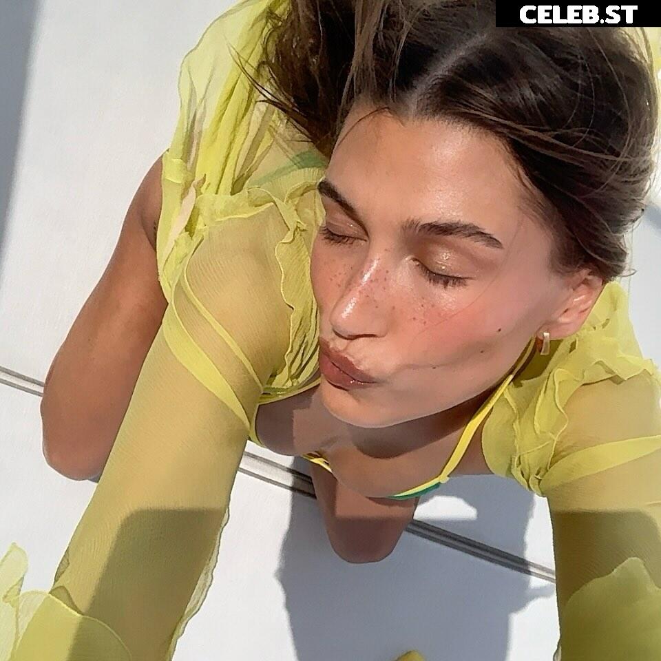 Hailey Baldwin Bieber Image 10024846