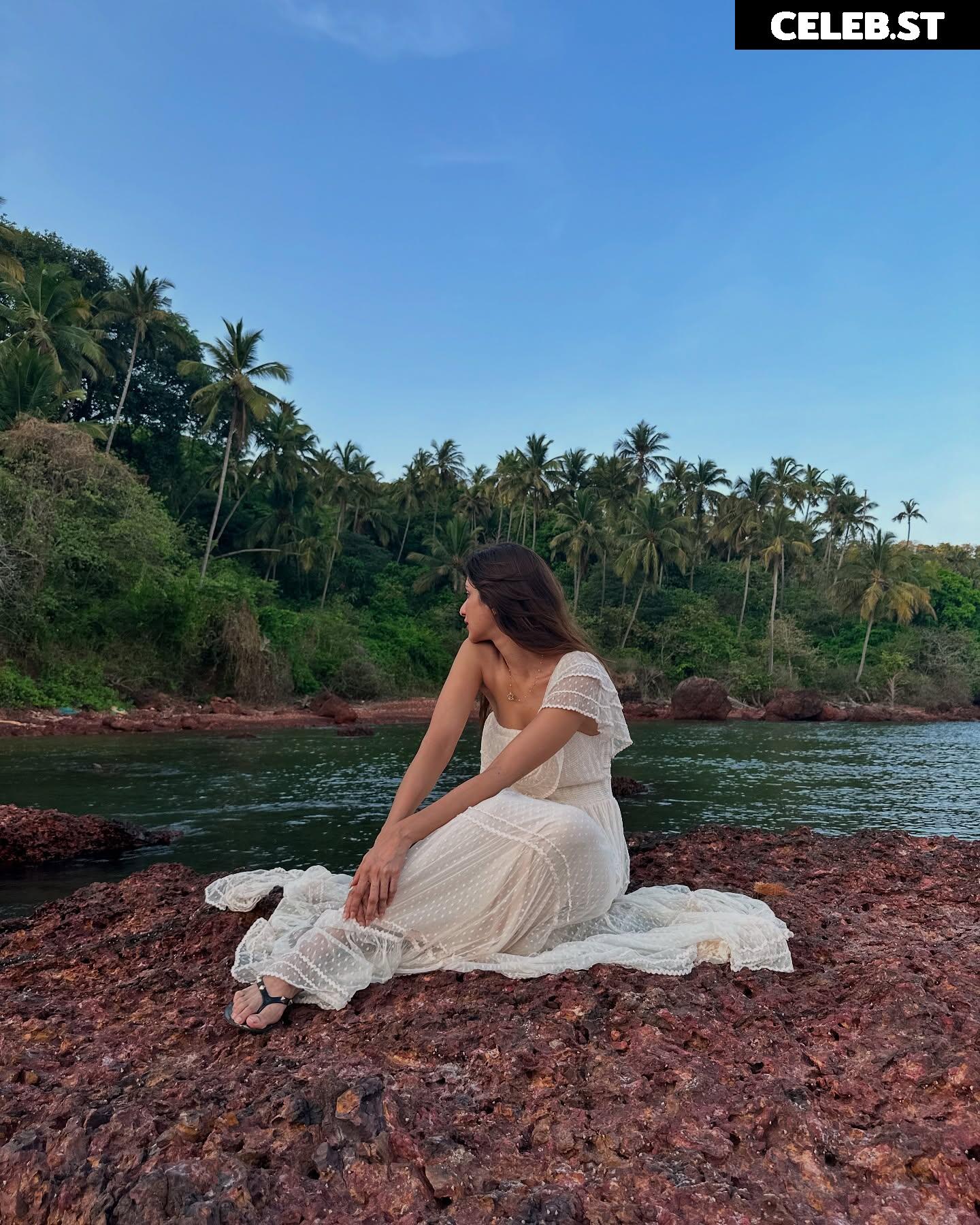 Diksha J Singh Image 10024008