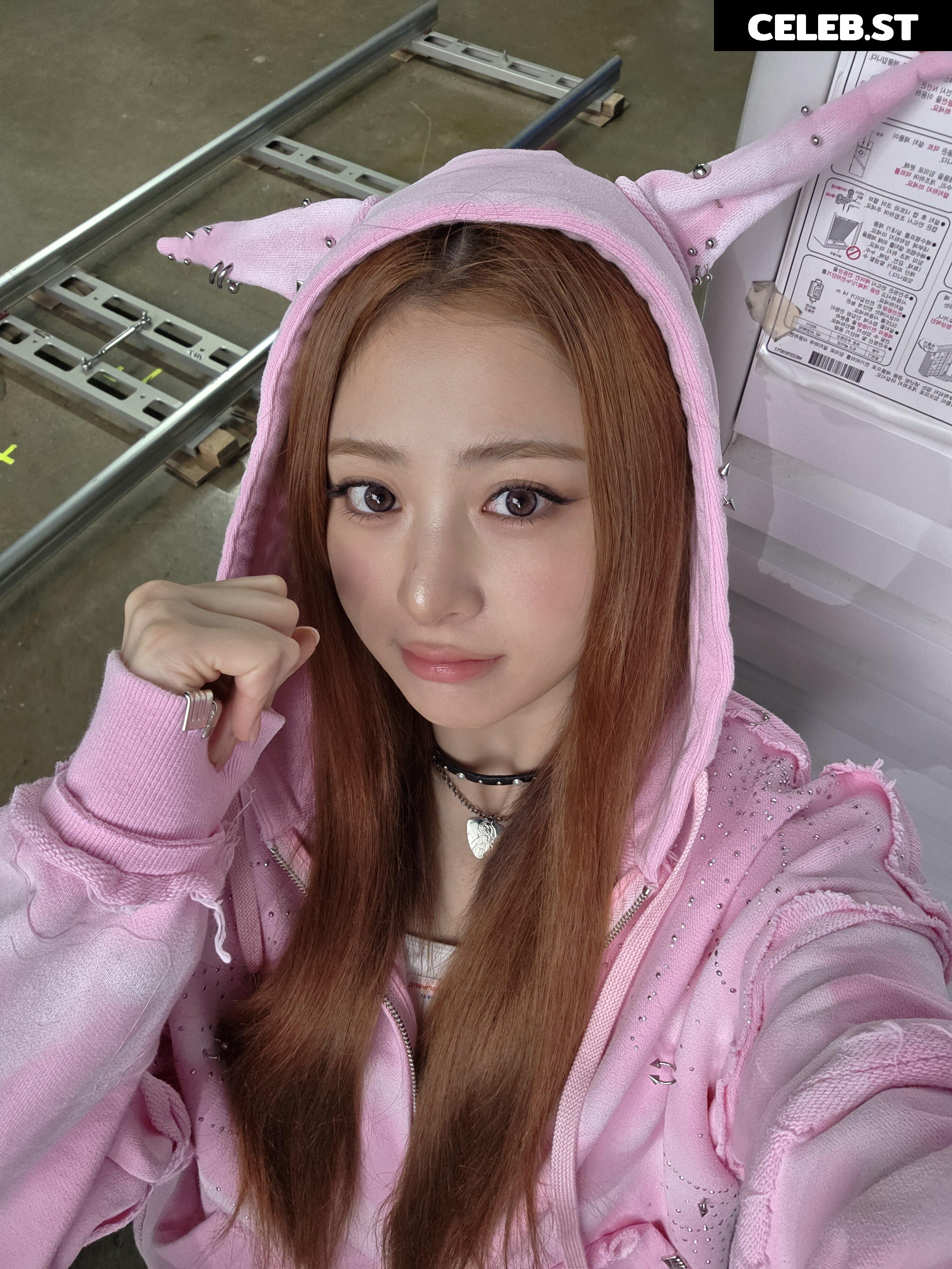 Huh Yunjin 허윤진 | LESSERAFIM Image 10027607