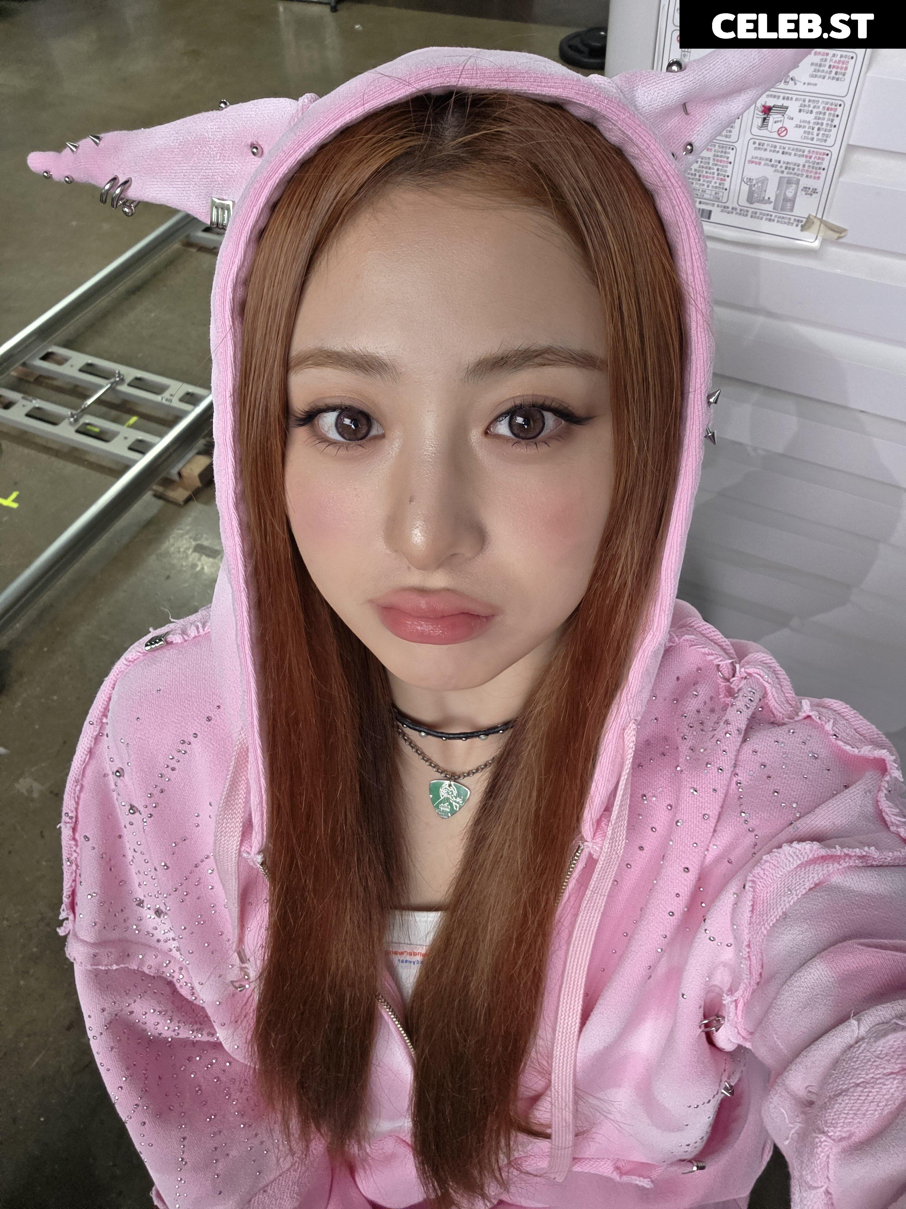 Huh Yunjin 허윤진 | LESSERAFIM Image 10027609