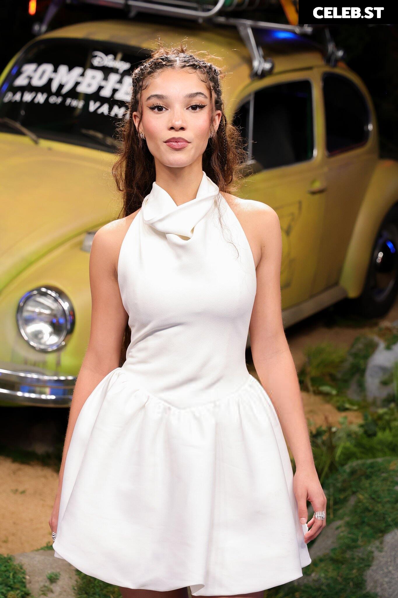 Malia Baker Image 10027177