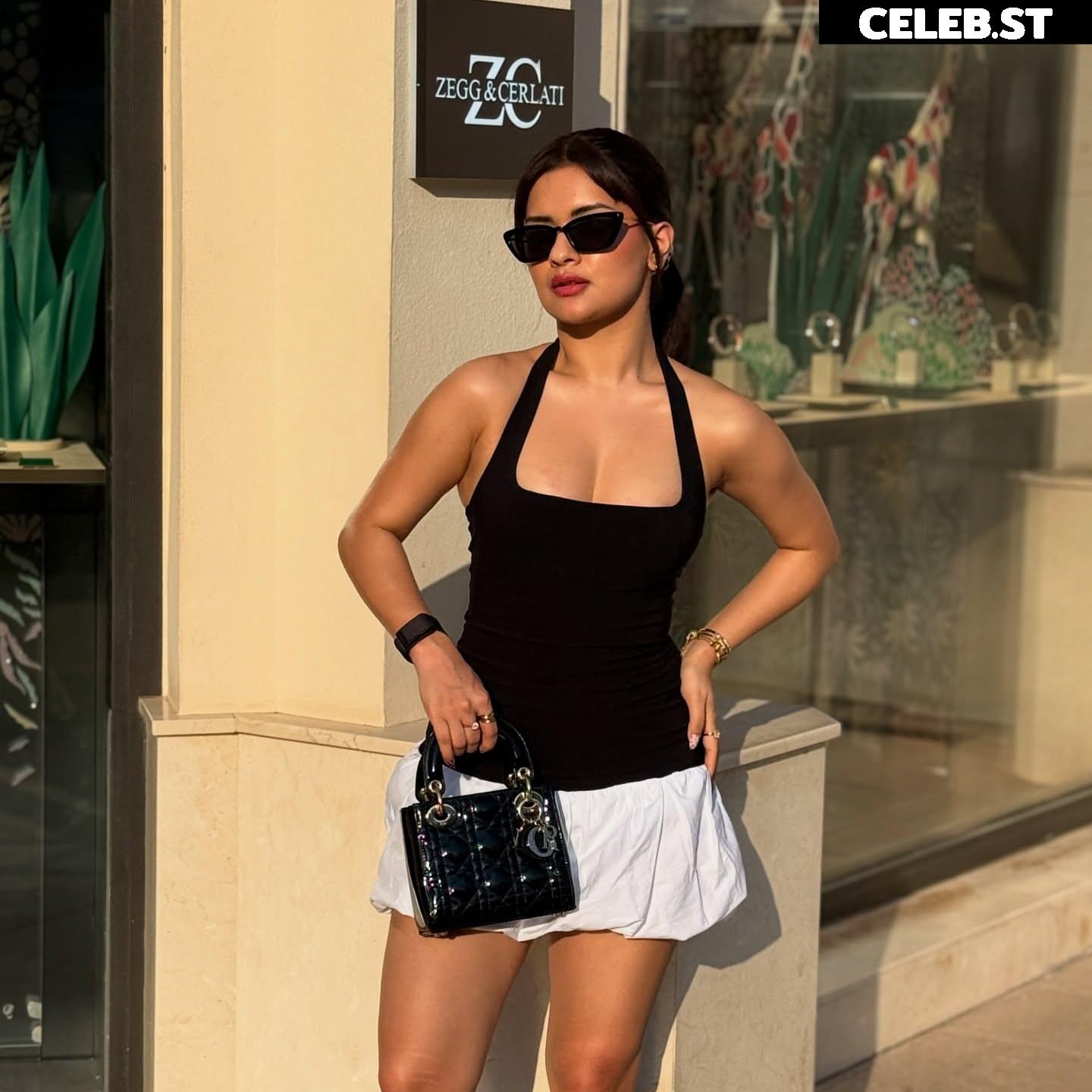 Avneet Kaur Image 10027201